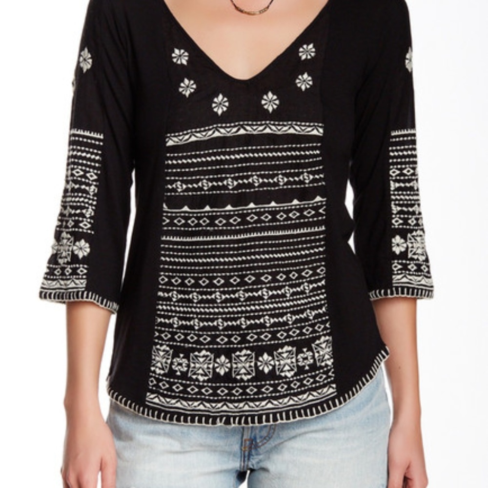 Lucky Brand Embroidered 3/4 Sleeve V-neck Top